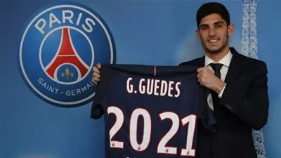 باريس سان جيرمان يعقد الأمور على فالنسيا بشأن صفقة 