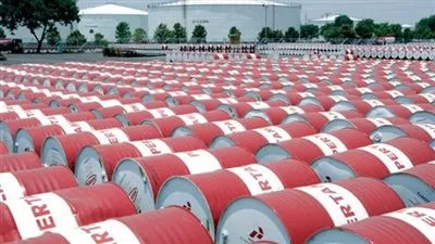 النفط يرتفع بدعم تراجع مخزونات أمريكا وعقوبات إيران