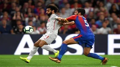 كيف أغضب محمد صلاح مدافع كريستال بالاس؟