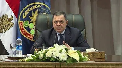 وزير الداخلية يشكر رجال الشرطة لإعادتهم سيارة نقل أموال بمدينة نصر