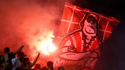 إصابة 5 مشجعين والقبض على 23 في مباراة بيرنلي وأولمبياكوس