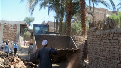 إزالة 14 حالة تعدي على أملاك الدولة بفرشوط