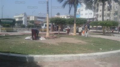 رئيس مدينة دسوق يترأس حملة لنظافة الميادين والشوارع (صور)