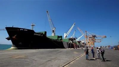 التحالف العربي يصدر تصاريح دخول لسفينتين إلى ميناء الحديدة