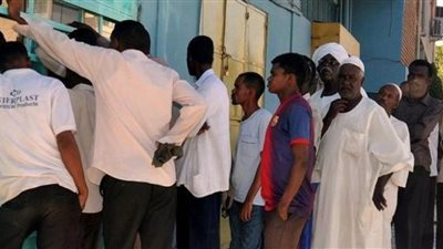 أزمة الخبز بالسودان تجبر المواطنين على الوقوف ساعات في الطوابير