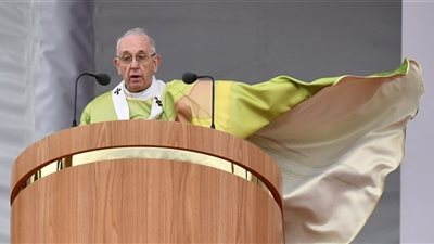 البابا يوصي بمعالجة نفسية للمثلية في سن الطفولة