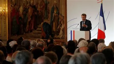 ماكرون يهدد بشن ضربات جديدة على سوريا 