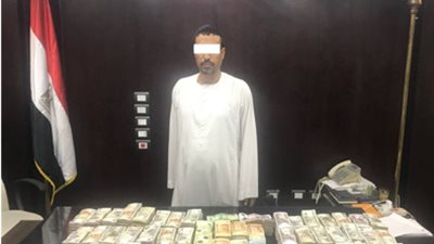 الأمن العام يضبط شخص بحوزته 4 ملايين جنيهًا في المنيا