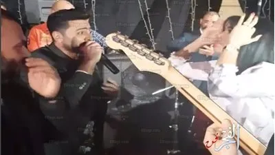 تامر حسني يغني 