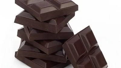 تناول 3 قطع من الشوكولاتة شهريا يقلل خطر الإصابة بقصور القلب