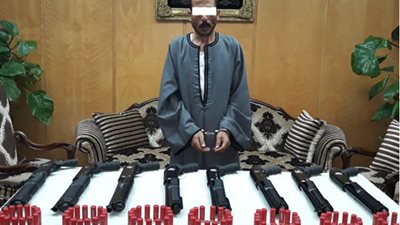 ضبط شخص بالبحيرة بحوزته 8 قطع أسلحة نارية بقصد الإتجار
