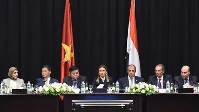 منتدى الأعمال الفيتنامي.. وزير الاتصالات يستعرض الفرص الاستثمارية المتاحة في القطاع