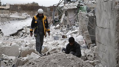 روسيا: الخوذ البيضاء تنقل حمولة كبيرة من المواد السامة إلى مخزن تابع لـ