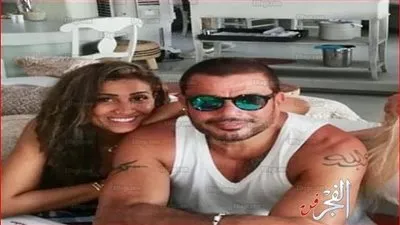 عمرو دياب يغني 