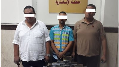 ضبط ثلاثة أشخاص بالإسكندرية بحوزتهم 20 طربة حشيش