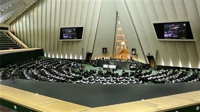 خامنئي يدعو روحاني وحكومته لتكثيف الجهود لحل المشاكل الاقتصادية