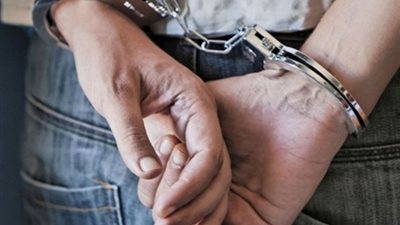 القبض على هارب مطلوب التنفيذ عليه في 30 حكم قضائي