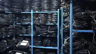 ضبط مصنع سيور سيارات بدون ترخيص (صور)