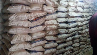 ضبط مصنع مخبوزات يستخدم دقيق مجهول بالوايلي (صور)