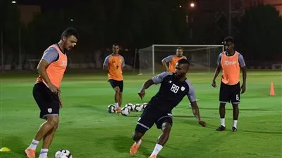 الشباب السعودي يجري مرانه الرئيسي قبل مواجهة الاتحاد