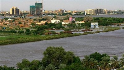 النيل الأزرق بالسودان.. يهدد سكان شواطئه