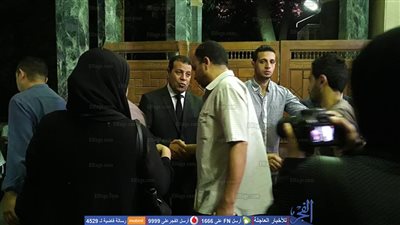 بدء عزاء شقيق الكاتب الصحفي عصام كامل بمسجد عمر مكرم (فيديو)