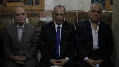 جمال زهران وحاتم زكريا بعزاء شقيق الكاتب الصحفي عصام كامل (صور)