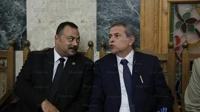 توفيق عكاشة يقدم العزاء في شقيق عصام كامل (صور)