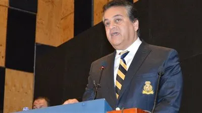 وزير التعليم العالي يستعرض تقريرًا حول خطة عمل وحدة المشروعات للعام 2018-2019