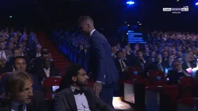 عاجل .. شاهد رد محمد صلاح على تحية راموس 