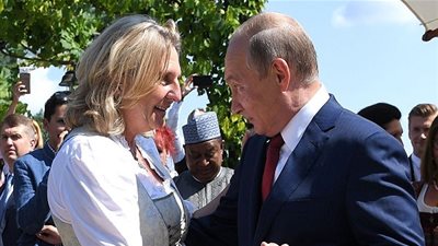 وزيرة خارجية النمسا ترد على الانتقادات التي تعرضت لها بعد رقصها مع بوتين