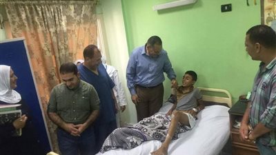 محافظ الشرقية الجديد يتفقد مستشفى المبرة بالزقازيق (صور)