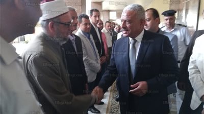 عاجل.. لحظة وصول محافظ السويس الجديد لديوان عام المحافظة (صور)