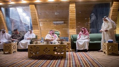 عاجل.. أخبار السعودية اليوم | أمير القصيم يقدم واجب العزاء لأبناء الشاعر حجاب بن نحيت