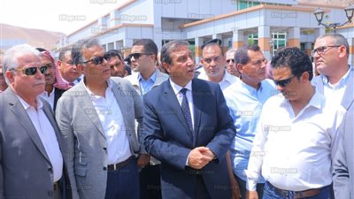 وزير النقل يعلن بدء تطوير ميناء السلوم البري خلال افتتاحه 