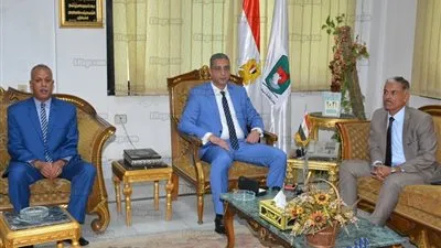 محافظ سوهاج الجديد: سأستحدث أساليب مبتكرة وحلول غير تقليدية لحل مشكلات المواطنين (صور)