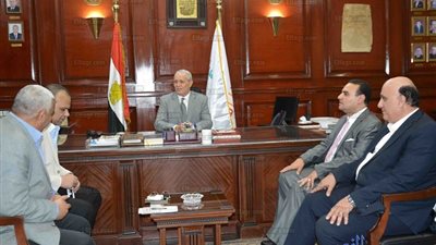 محافظ الأقصر الجديد يبدأ مهام عمله داخل ديوان عام المحافظة (صور)