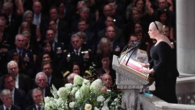 ميجان ماكين تنتقد ترامب في جنازة والدها