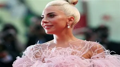 بوجه خال من مساحيق التجميل.. ليدي جاجا تظهر على شاشة السينما