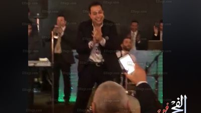 شاهد.. حكيم يشعل حفل نجل خالد زكي (فيديو)