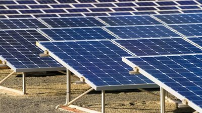 الاتحاد الأوروبي يعتزم إلغاء القيود التجارية على الألواح الشمسية الصينية