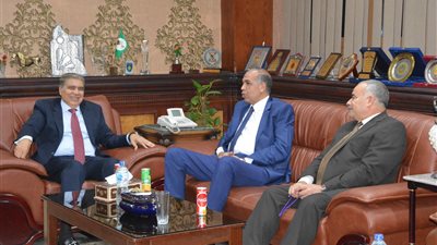 مدير الأمن يهنئ محافظ المنيا بتوليه مهام عمله الجديد