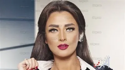 فتيات يساندن مذيعة 