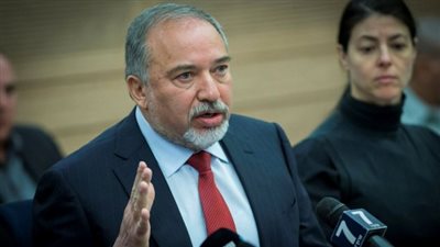 أول رد من وزير الدفاع الإسرائيلي على نشر إيران صواريخ بالستية في العراق