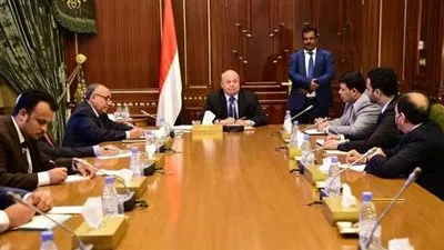 اليمن.. وقف السلع الكمالية وزياردة المرتبات 30%