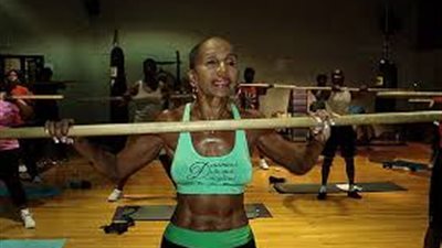 تعرفي على أقدم لاعبة كمال أجسام بالعالم