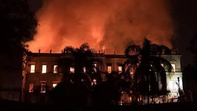 شاهد.. حريق ضخم يلتهم متحف ريو دي جانيرو الشهير بالبرازيل