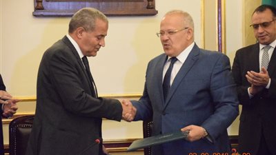 'المصيلحي' يوقع بروتوكول تعاون بجامعة القاهرة لرفع كفاءة الموظفين