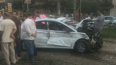 عاجل.. ترام مصر الجديدة يصطدم بـ 5 سيارات (صور) 