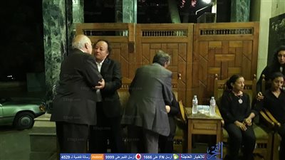 كبار الكُتاب الصحفيين يشاركون بعزاء حسين عبدالرازق بعمر مكرم (صور)